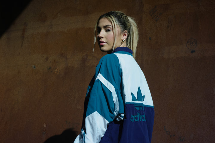 Embrace the Elements with Vintage Vibes: Styling Windbreakers for Autumn