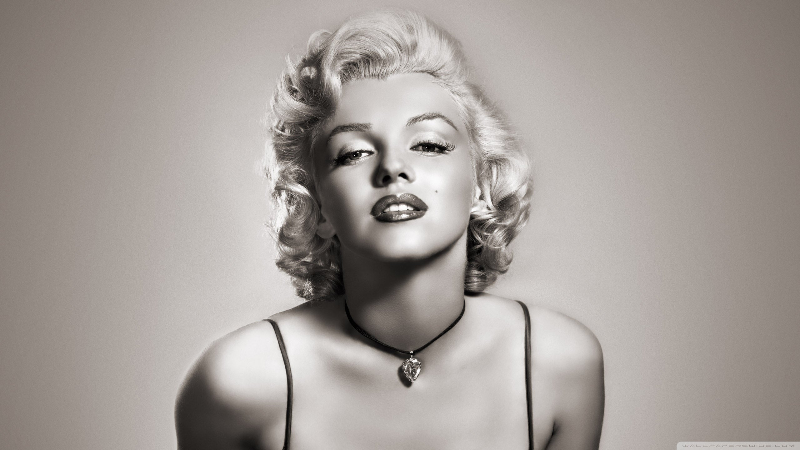 The Fascinating World of Vintage Fashion Icons